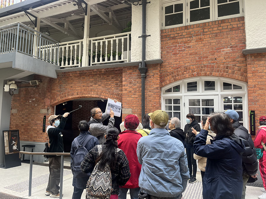 Oi! &mdash; A Sensory Exploration Tour of the Art Oasis