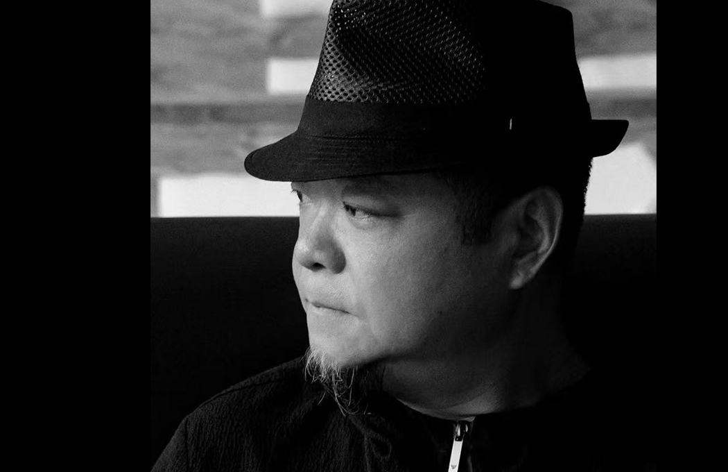 Photo of Artist Zheng Jing